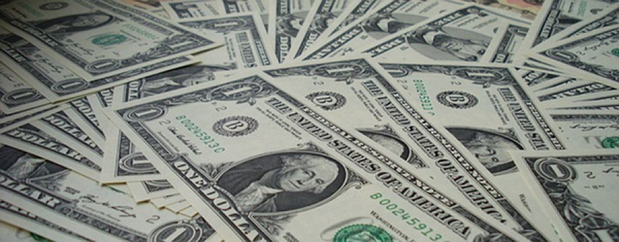 Dólar Fecha em Alta de 0,45% e Chega a R$ 5,83